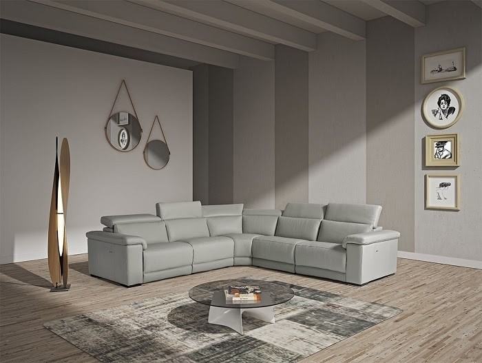 Nội thất căn phòng vô cùng thanh lịch nhờ sự xuất hiện của chiếc Sofa