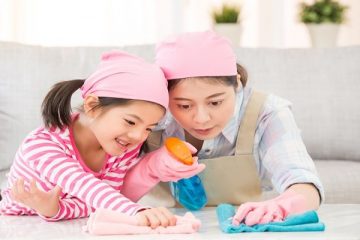 Mặt Bàn Kính Bị Xước Phải Làm Sao Cho Hết?
