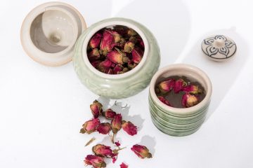Khám Phá Ngay Công Dụng Và Cách Pha Trà Hoa Hồng Tại Nhà