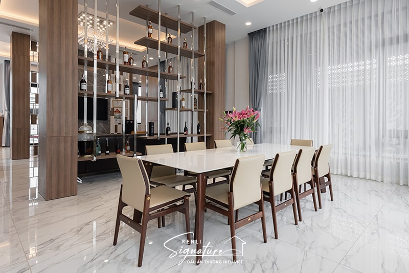 trải nghiệm bàn đá 10 ghế showroom Kenli