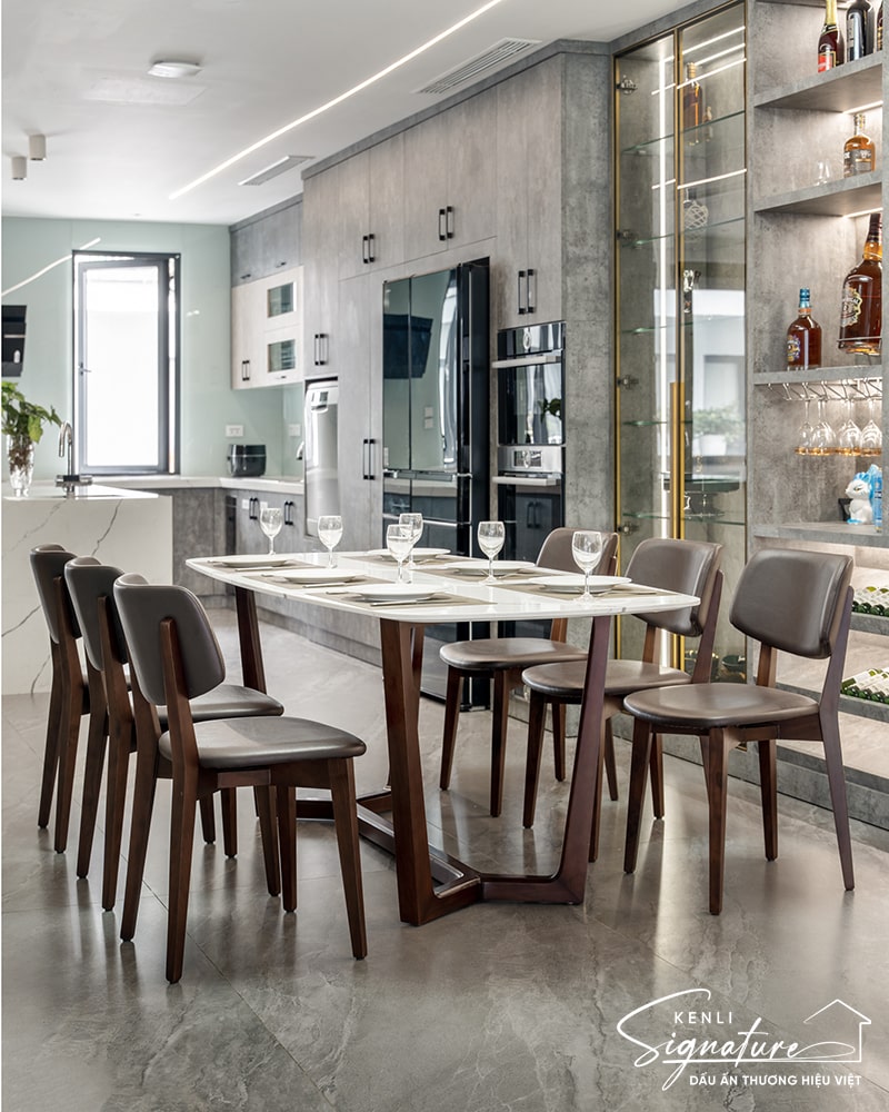 Bàn ghế ăn gỗ tân cổ điển – Sự trở lại của vẻ đẹp có chiều sâu, sống được lâu dài 2 bộ bàn ăn gỗ sồi tân cổ điển cao cấp Kenli CRYSTAL
